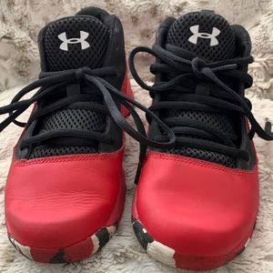 UNDER ARMOUR KIDS size 2Y (kids 8)